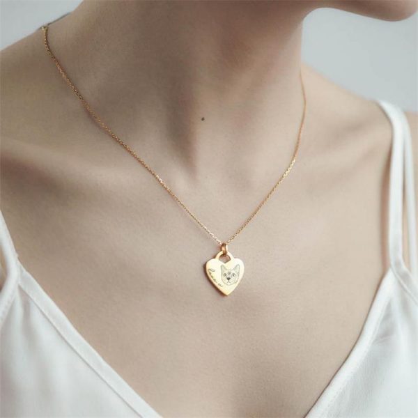 a woman wear gold love heart pet photo pendant